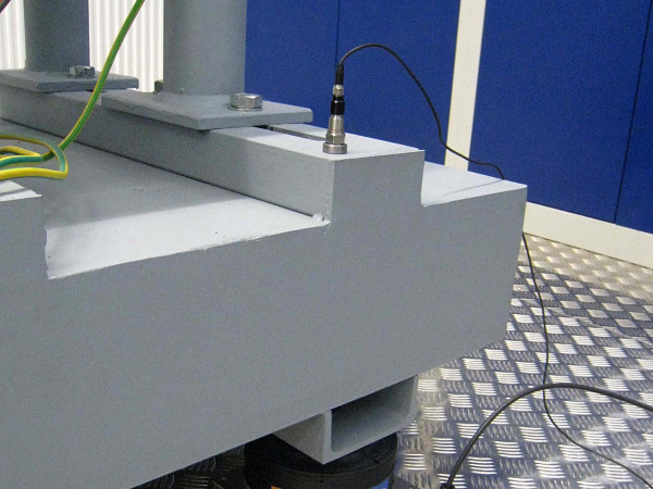 Vibration isolation of test stands and measuring tables